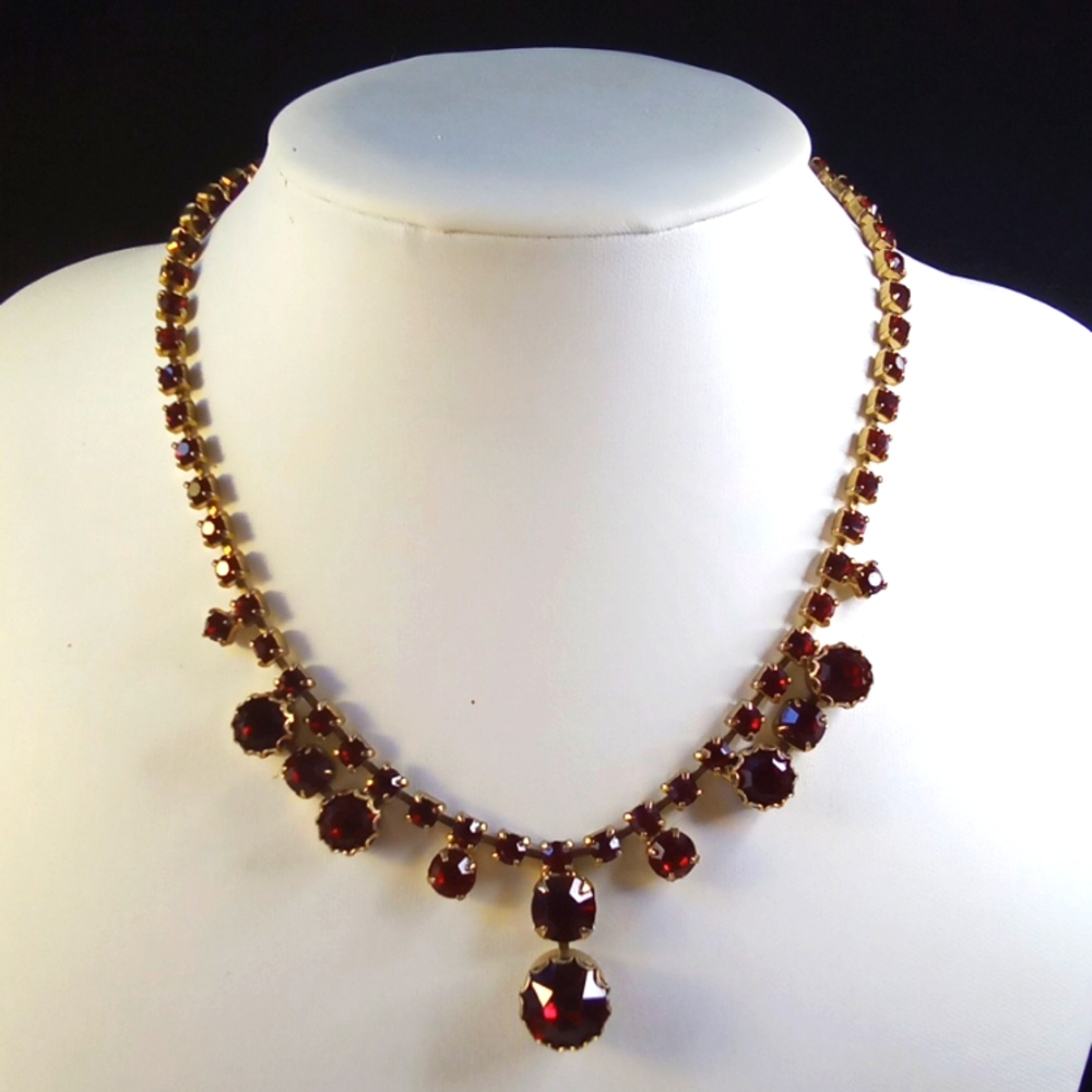 Vintage Deep Red Rhinestones Necklace in Gold